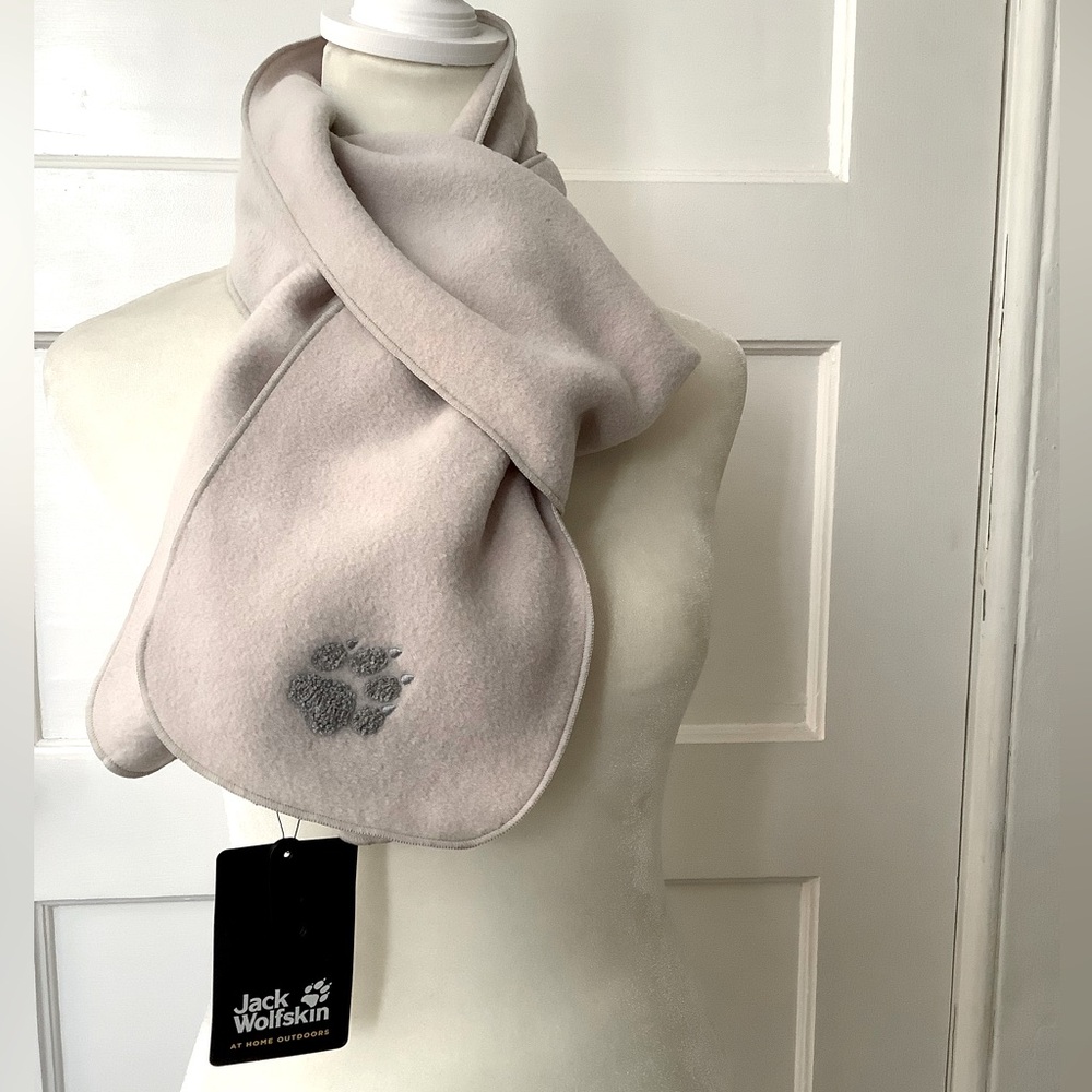 NWT Jack Wolfskin Fleece Paw Scarf, in Dusty Grey Cream, Unisex, measures 7”x64”
